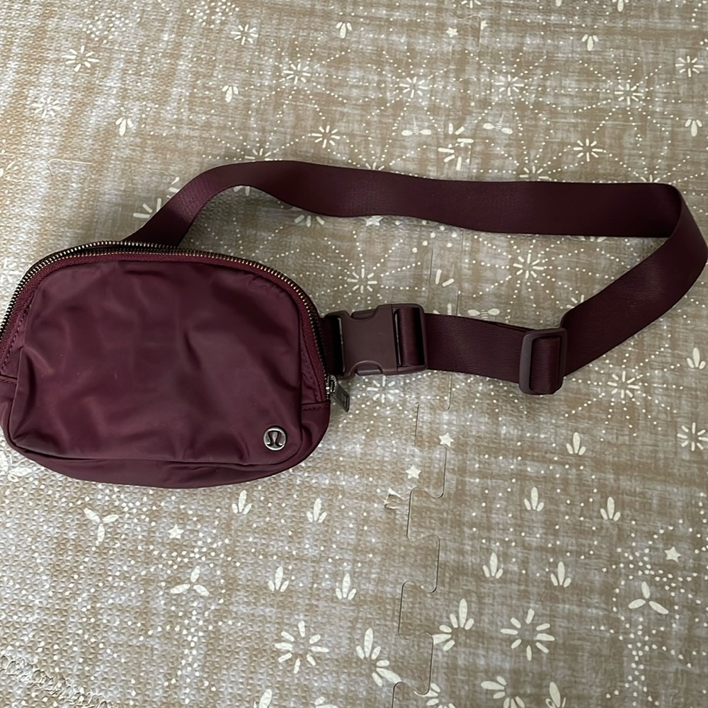 Lululemon belt bag